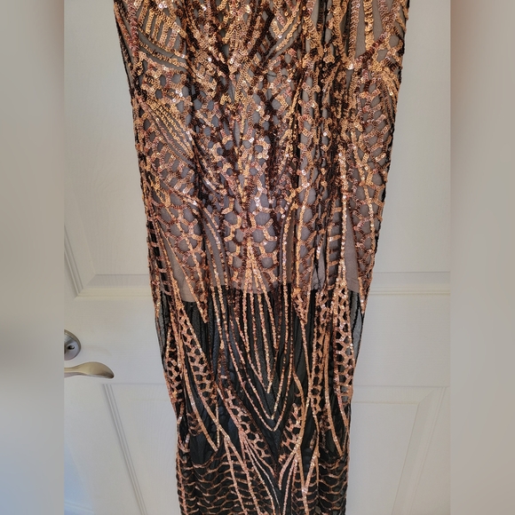 Elegant Gold Sequin Gown - Angel Biba - Size US 2 - Picture 10 of 13